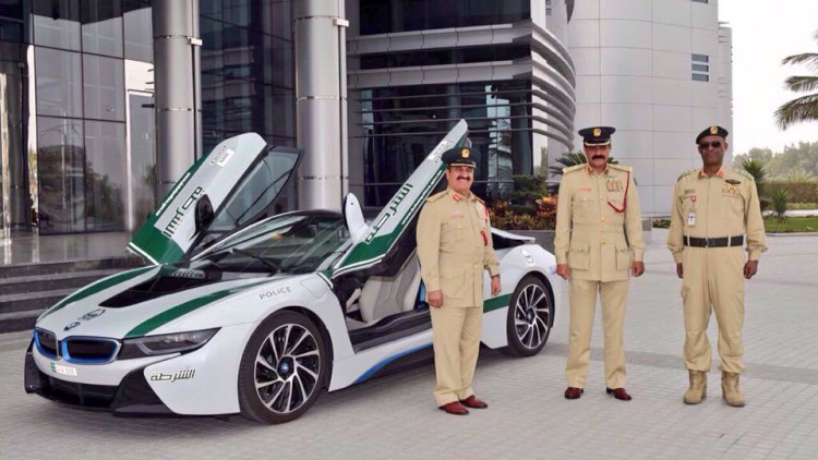 Dưới đây là video giới thiệu
chiếc BMW i8 mới của cảnh sát Dubai: